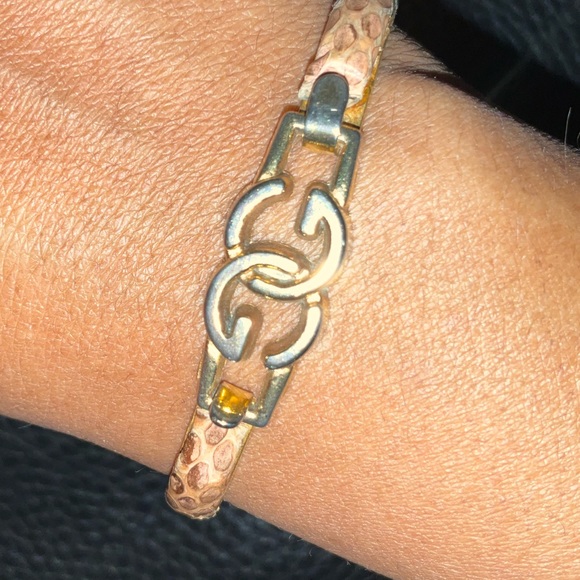 VINTAGE GUCCI GG 24K GOLDPLATED
BEIGE SNAKE'S SKIN BANGLE BRACELET - Picture 16 of 16